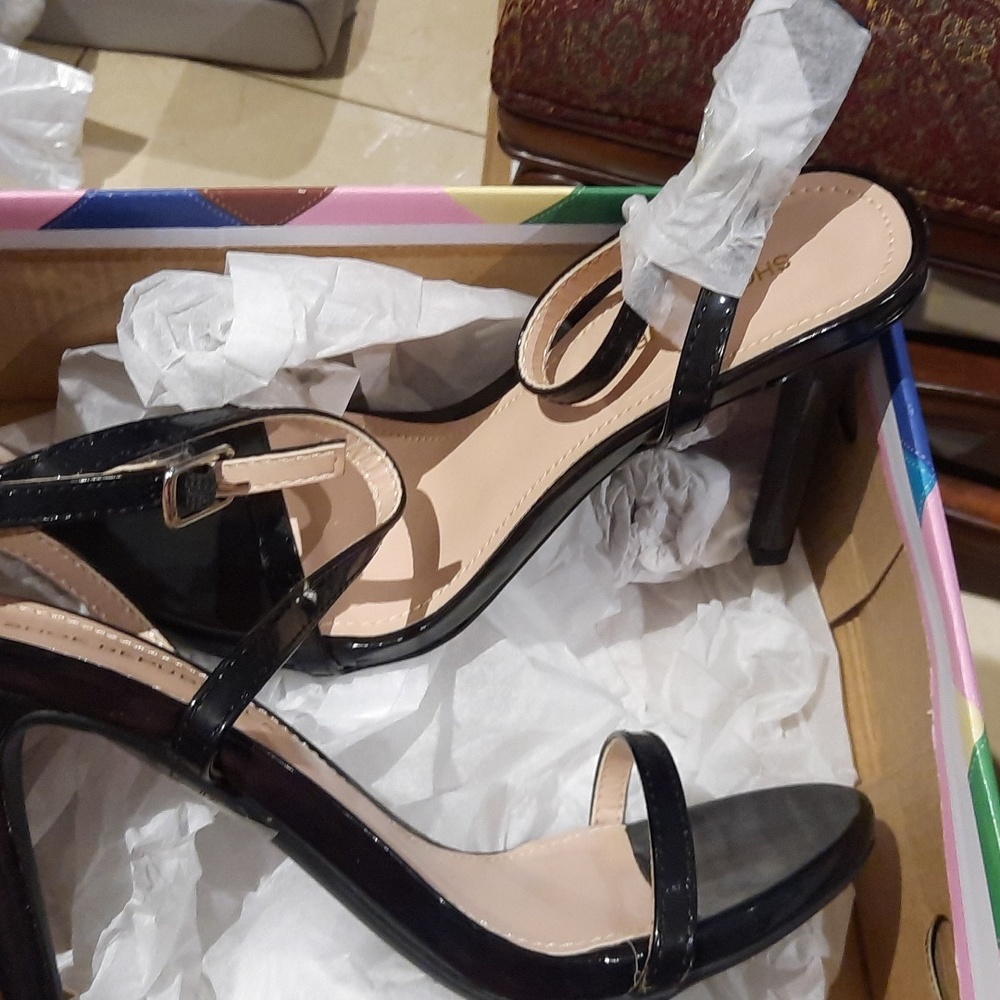 NIB SEXY BLACK PATENT STILETTOS ANKLE STRAP SANDALS 6 💝 🎁